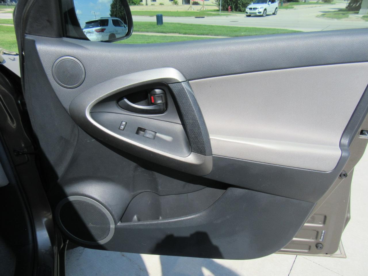 Toyota RAV4 Base 2011
