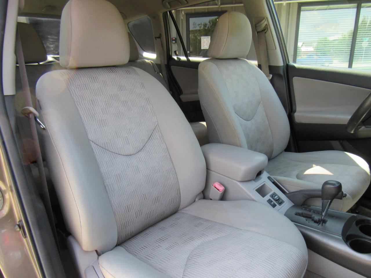 Toyota RAV4 Base 2011