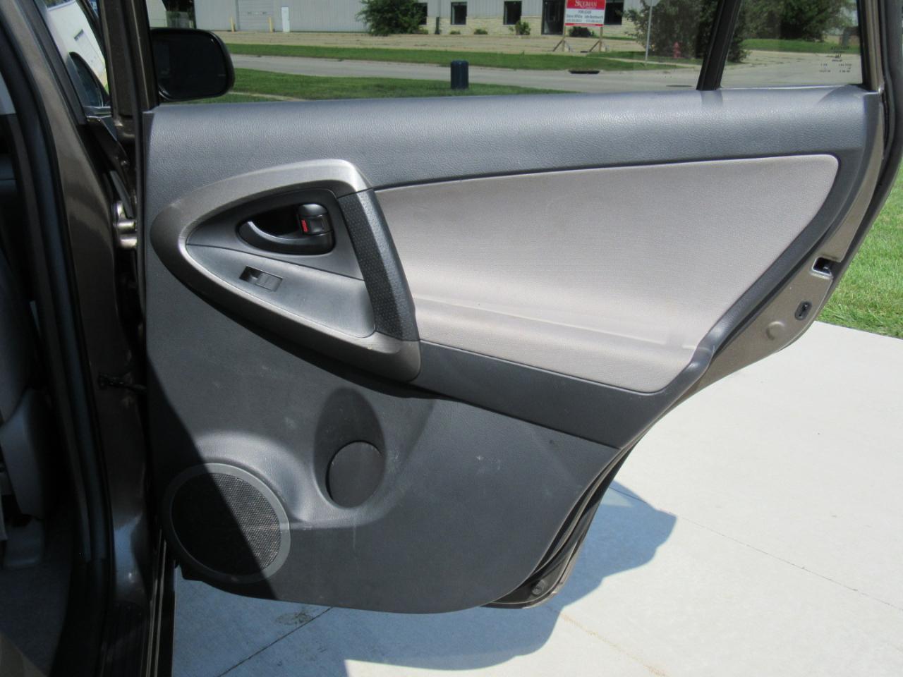Toyota RAV4 Base 2011