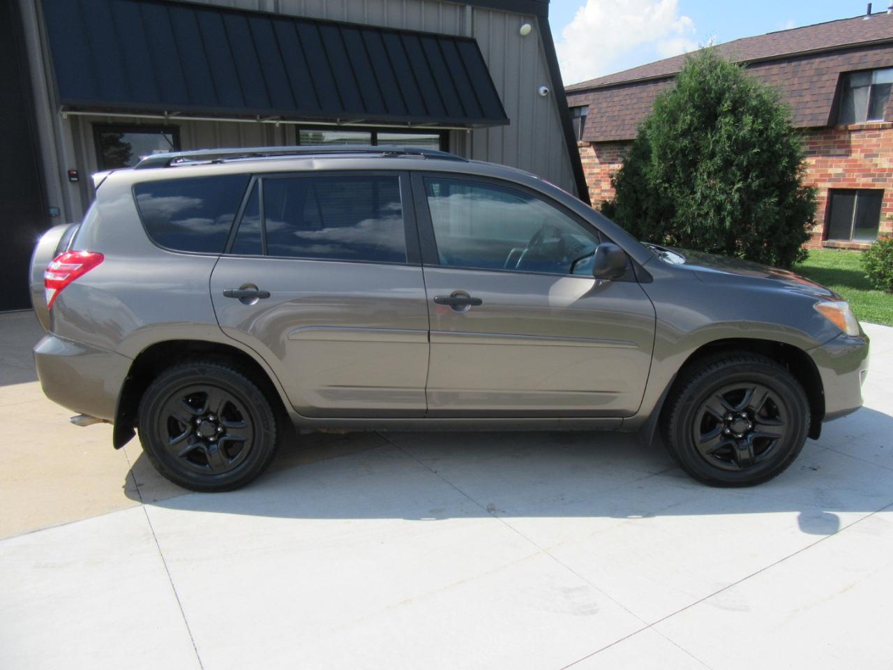 Toyota RAV4 Base 2011