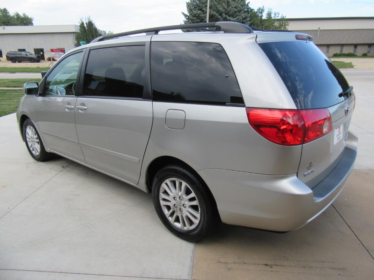 Toyota Sienna XLE 2008