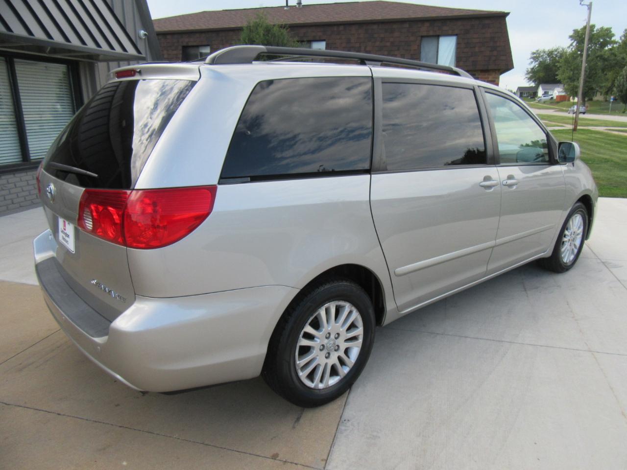 Toyota Sienna XLE 2008
