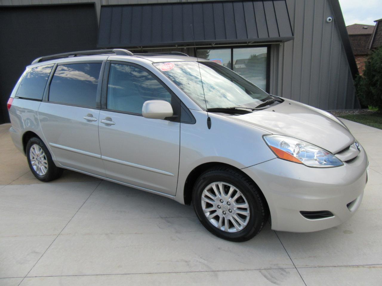 Toyota Sienna XLE 2008
