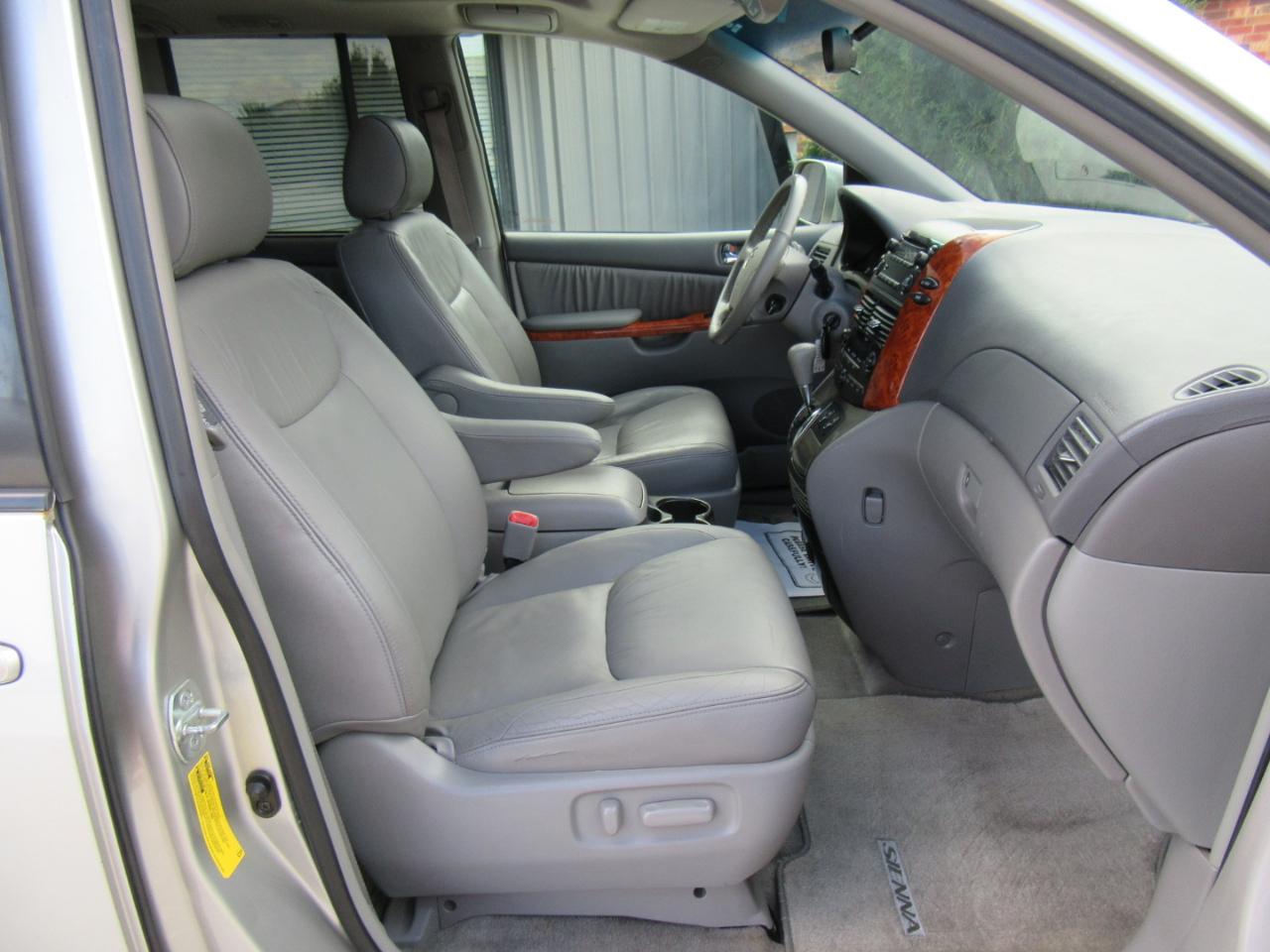 Toyota Sienna XLE 2008