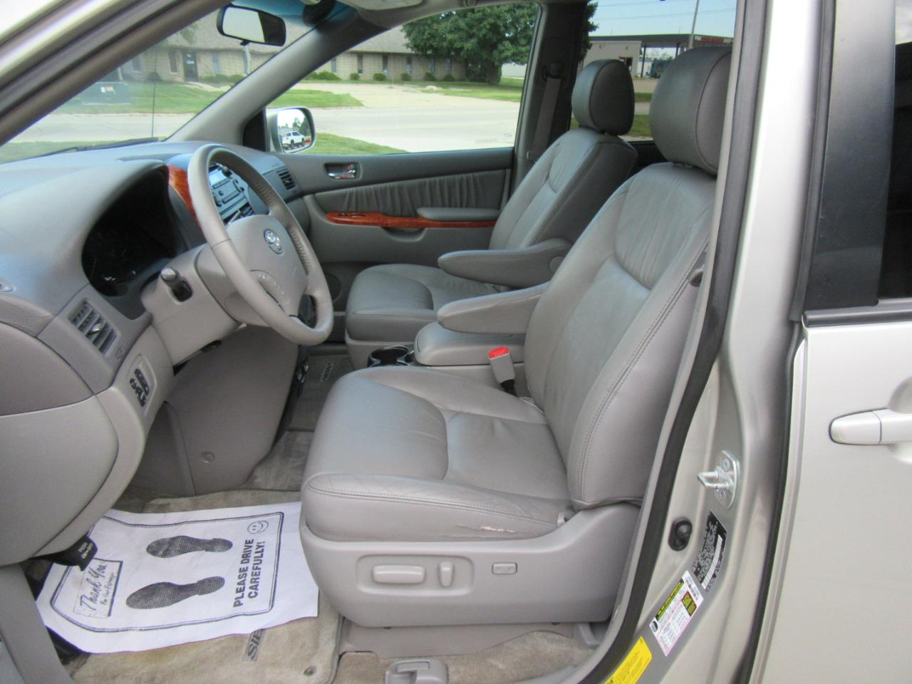 Toyota Sienna XLE 2008