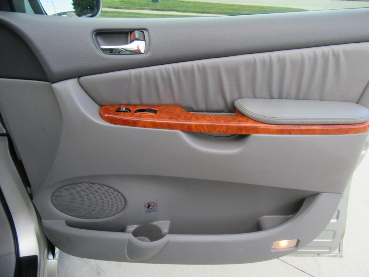 Toyota Sienna XLE 2008