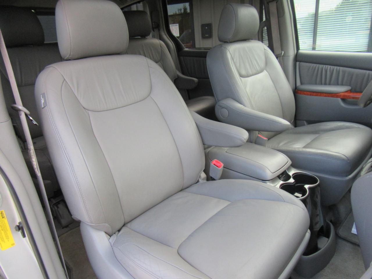 Toyota Sienna XLE 2008