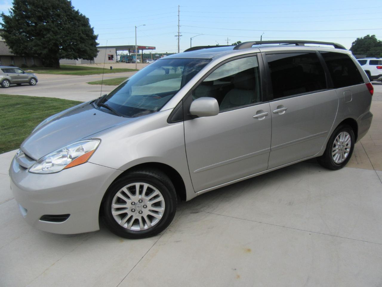 Toyota Sienna XLE 2008
