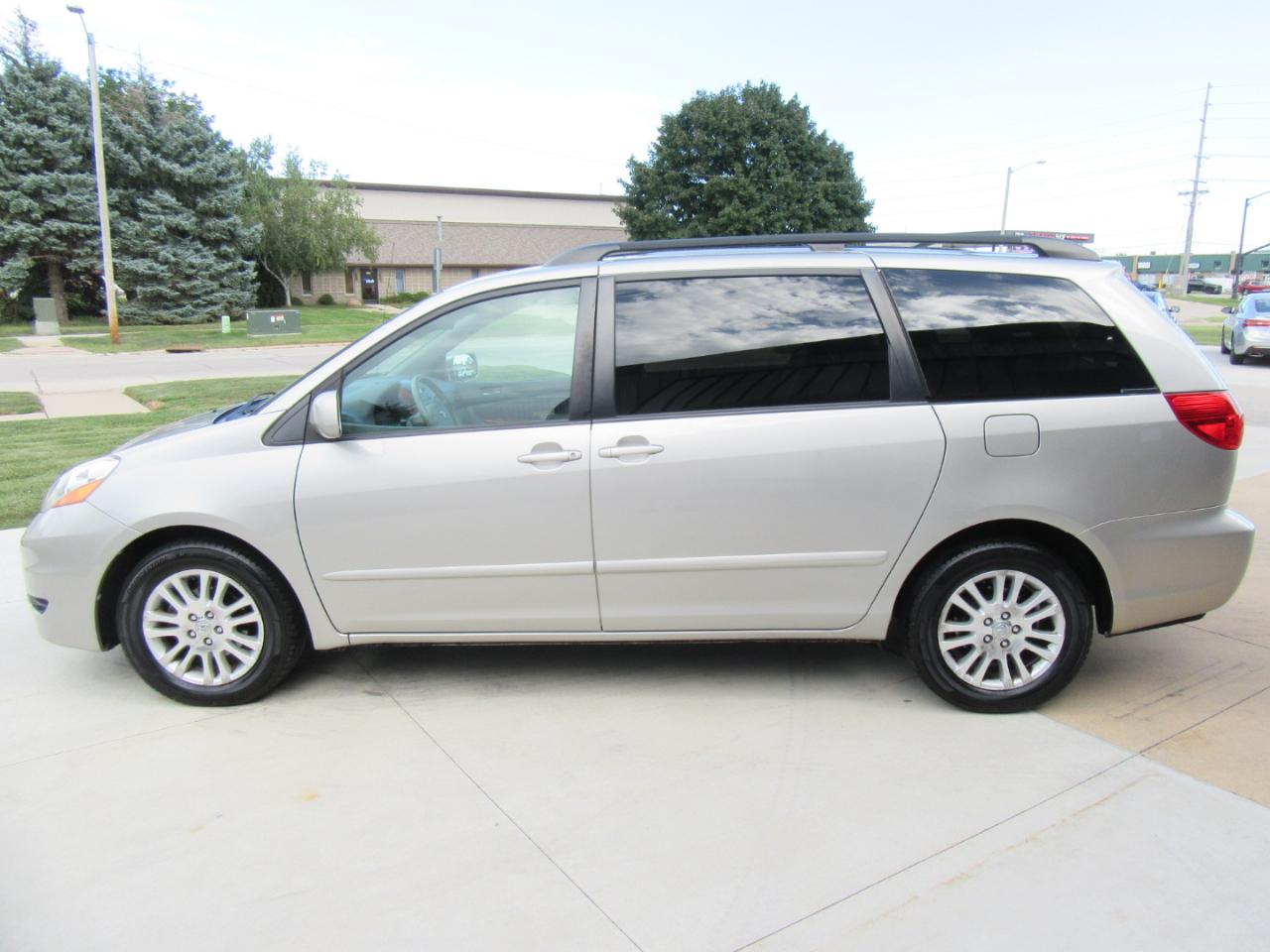 Toyota Sienna XLE 2008