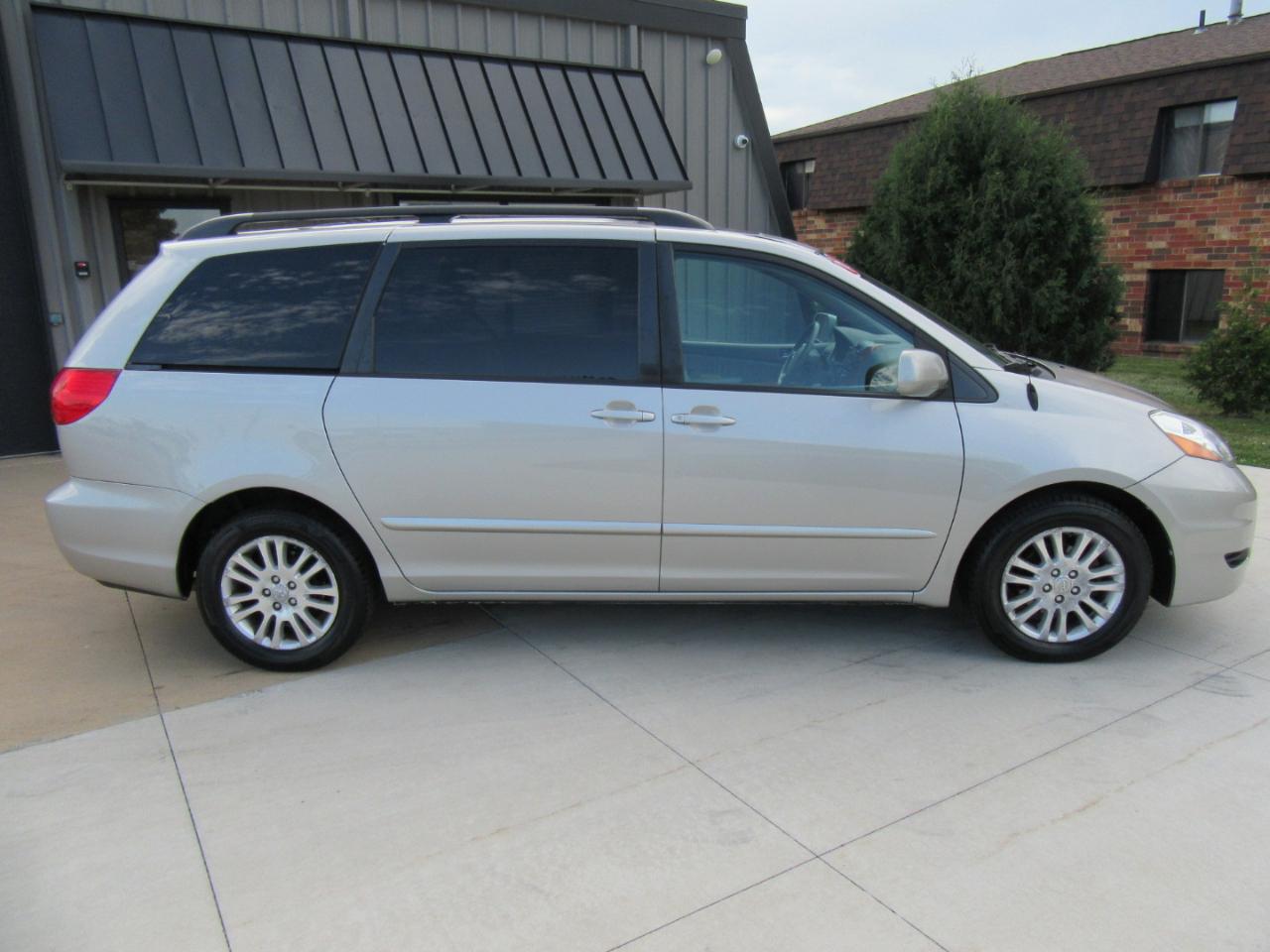Toyota Sienna XLE 2008