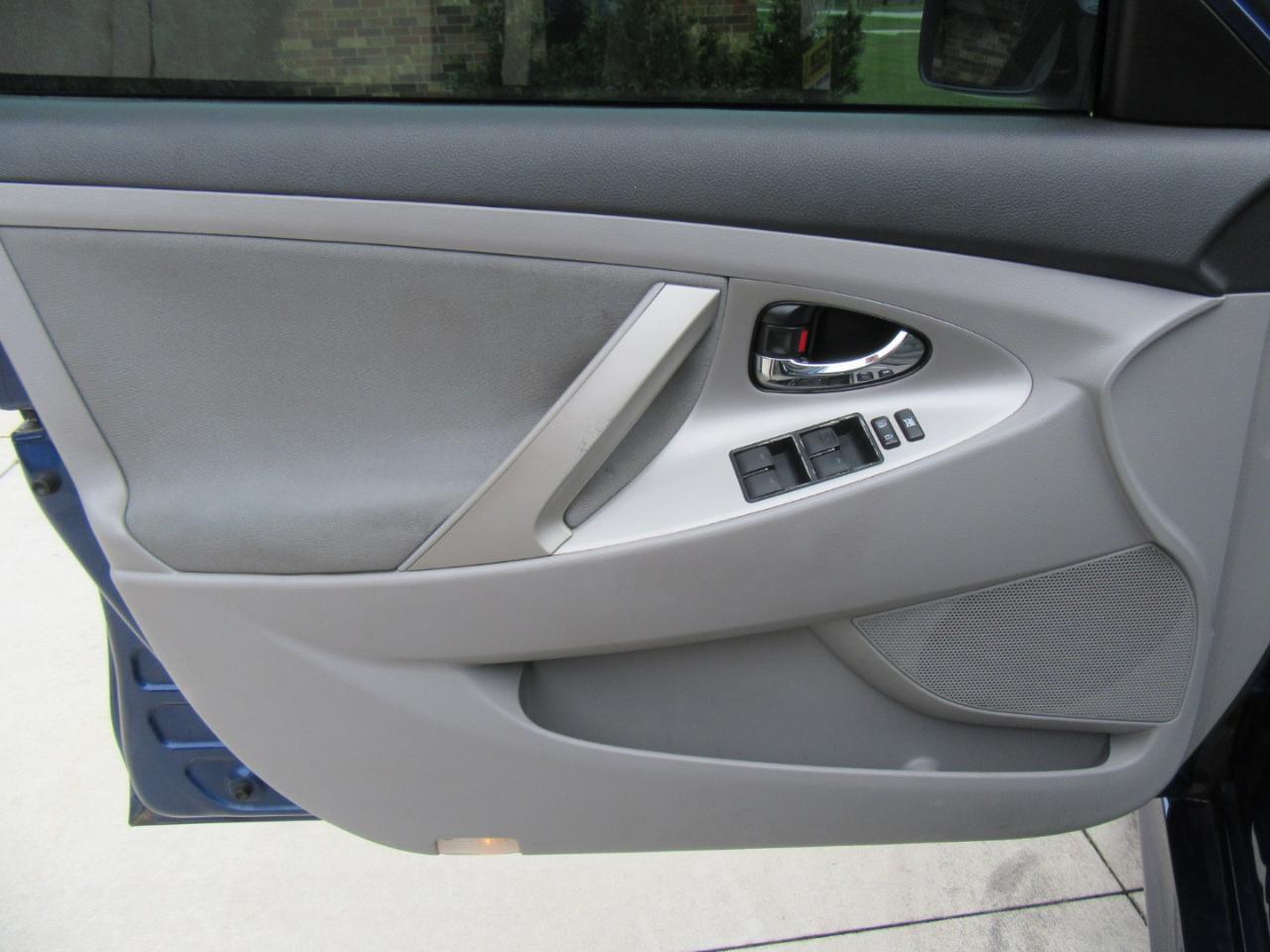Toyota Camry SE 2011