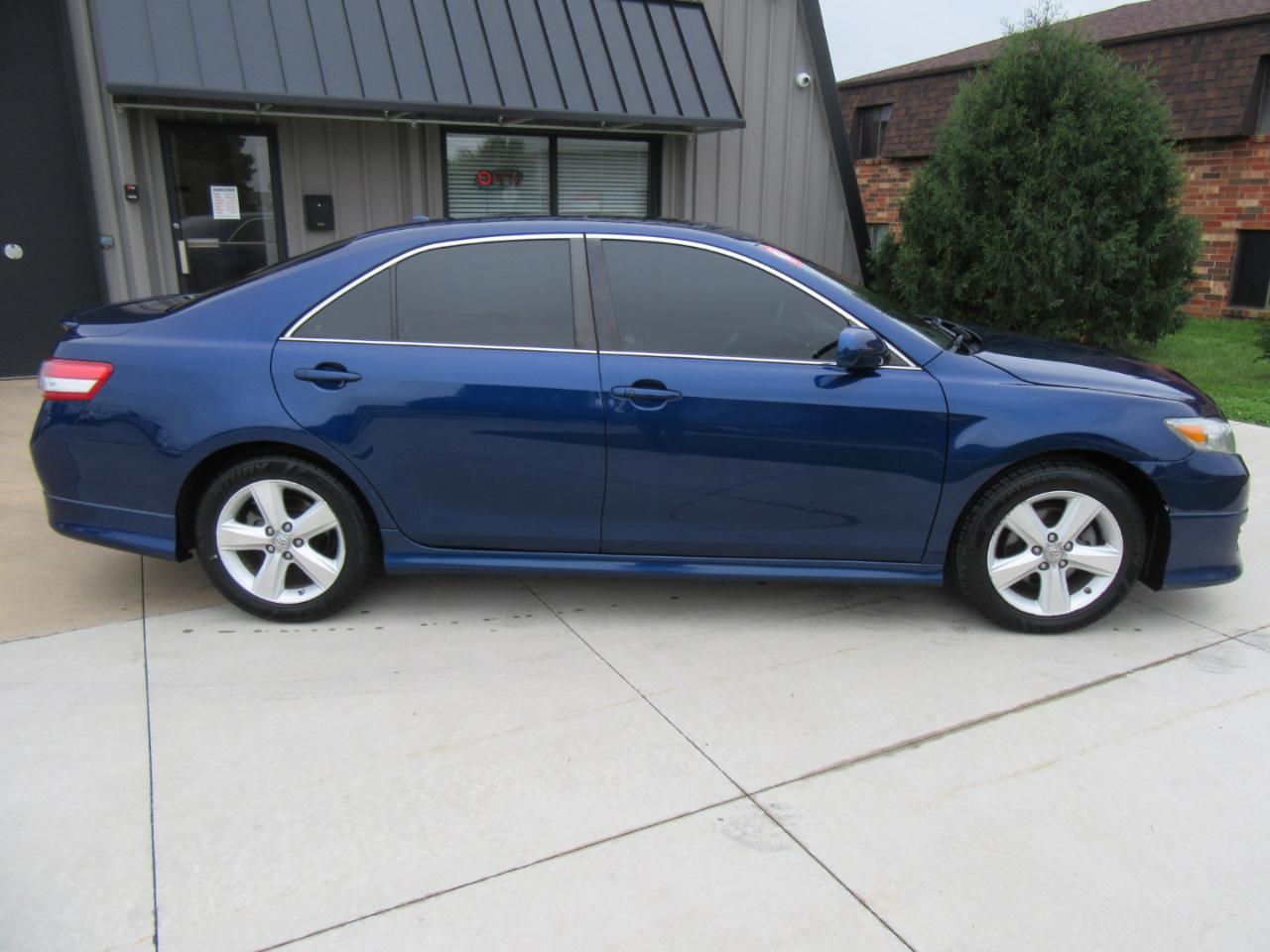 Toyota Camry SE 2011