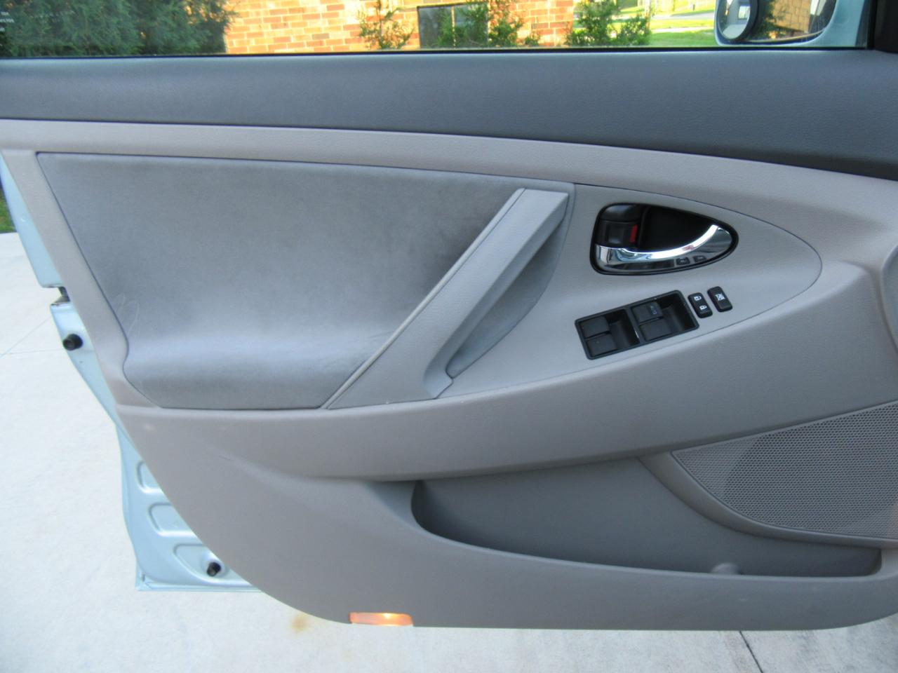 Toyota Camry LE 2009