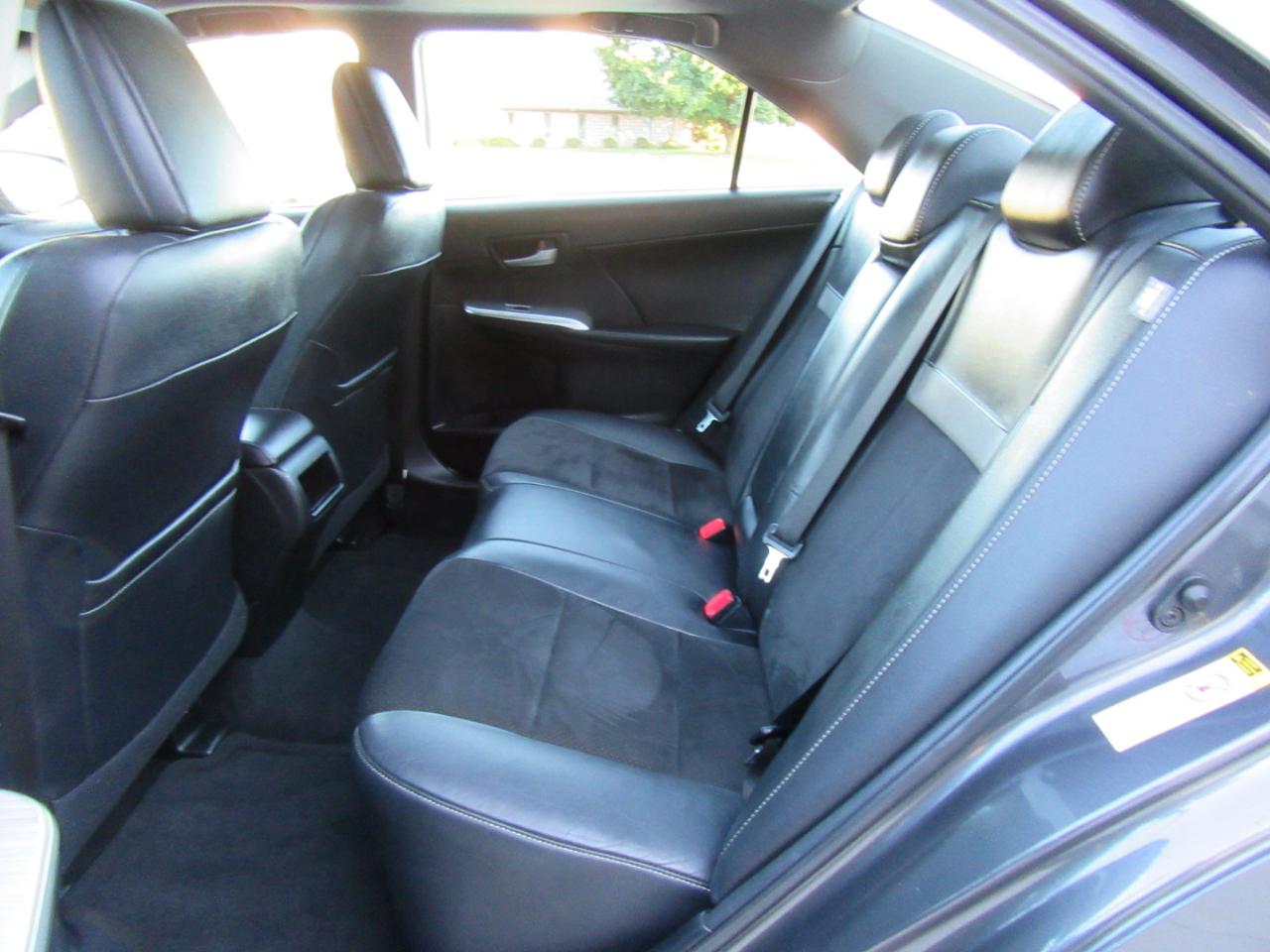 Toyota Camry SE V6 2012