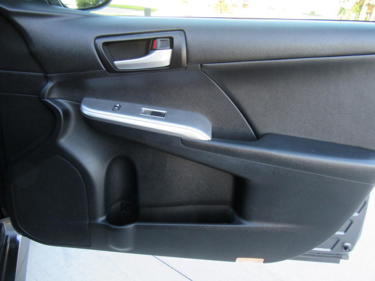 Toyota Camry SE V6 2012
