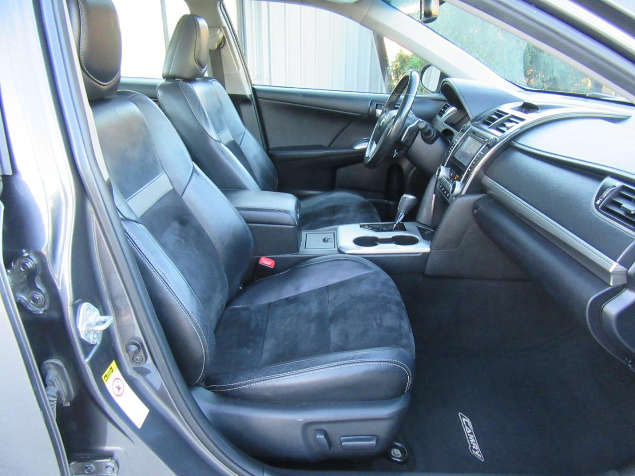 Toyota Camry SE V6 2012