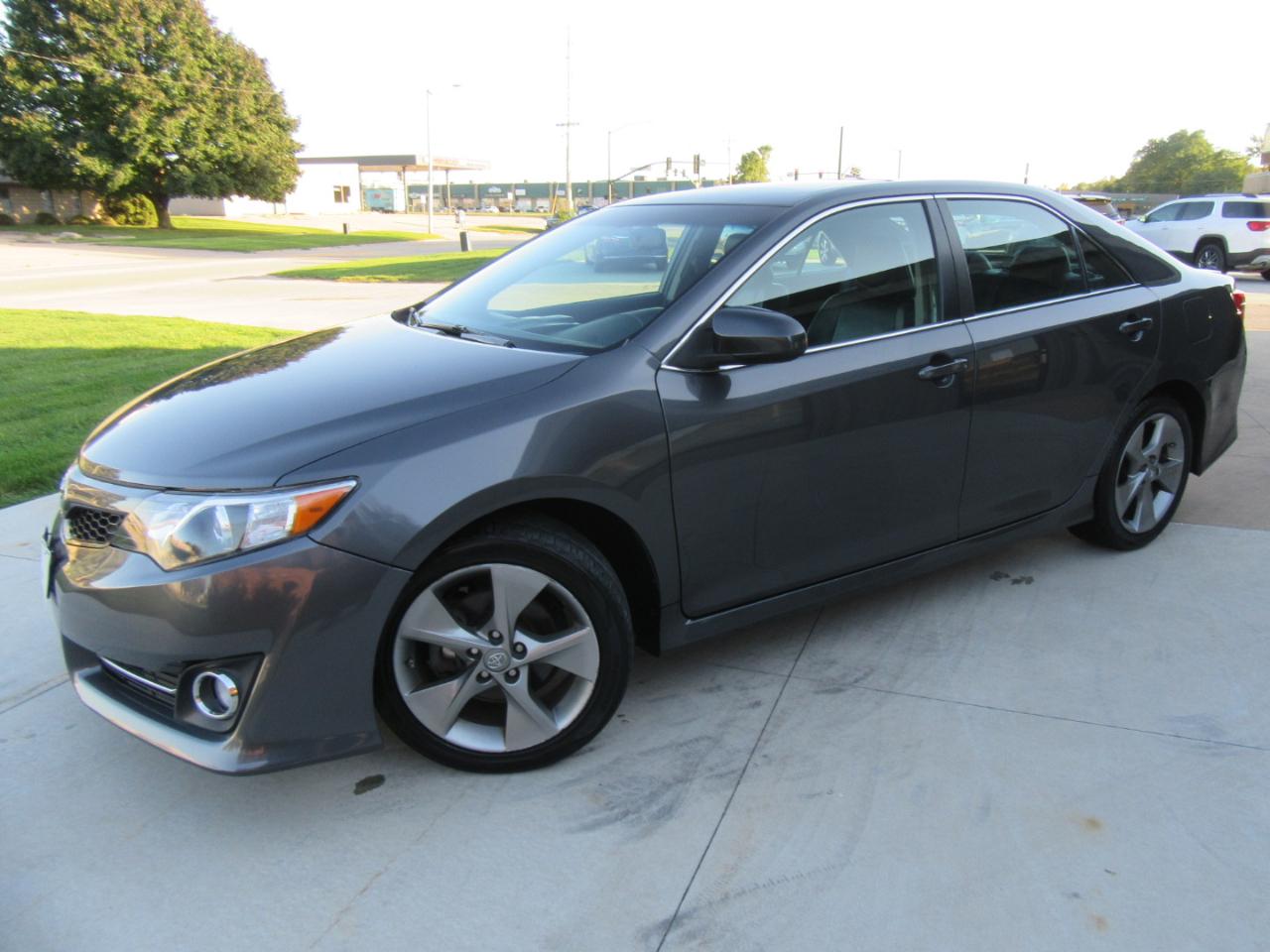 Toyota Camry SE V6 2012