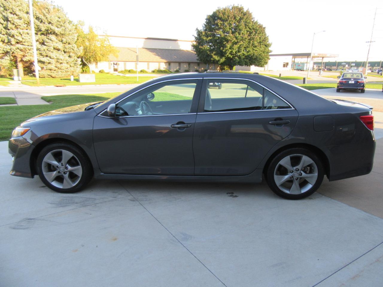 Toyota Camry SE V6 2012