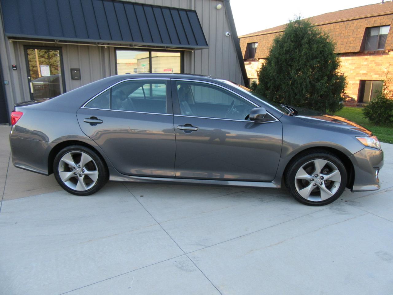 Toyota Camry SE V6 2012