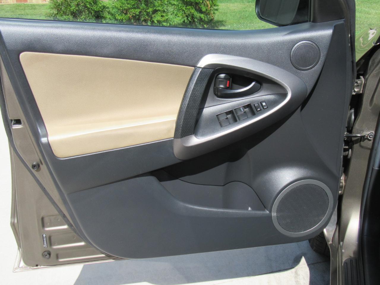 Toyota RAV4  2012