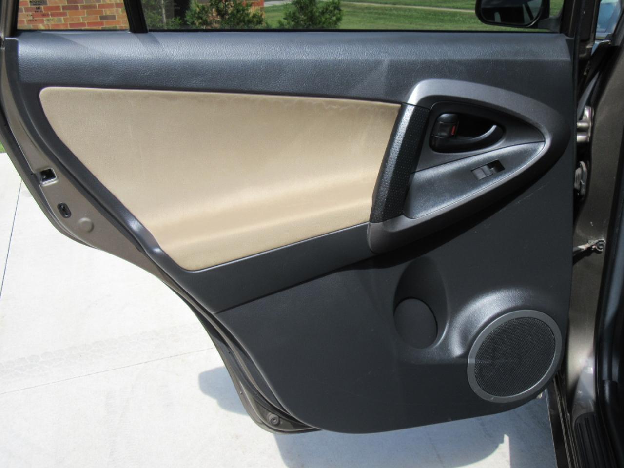 Toyota RAV4  2012