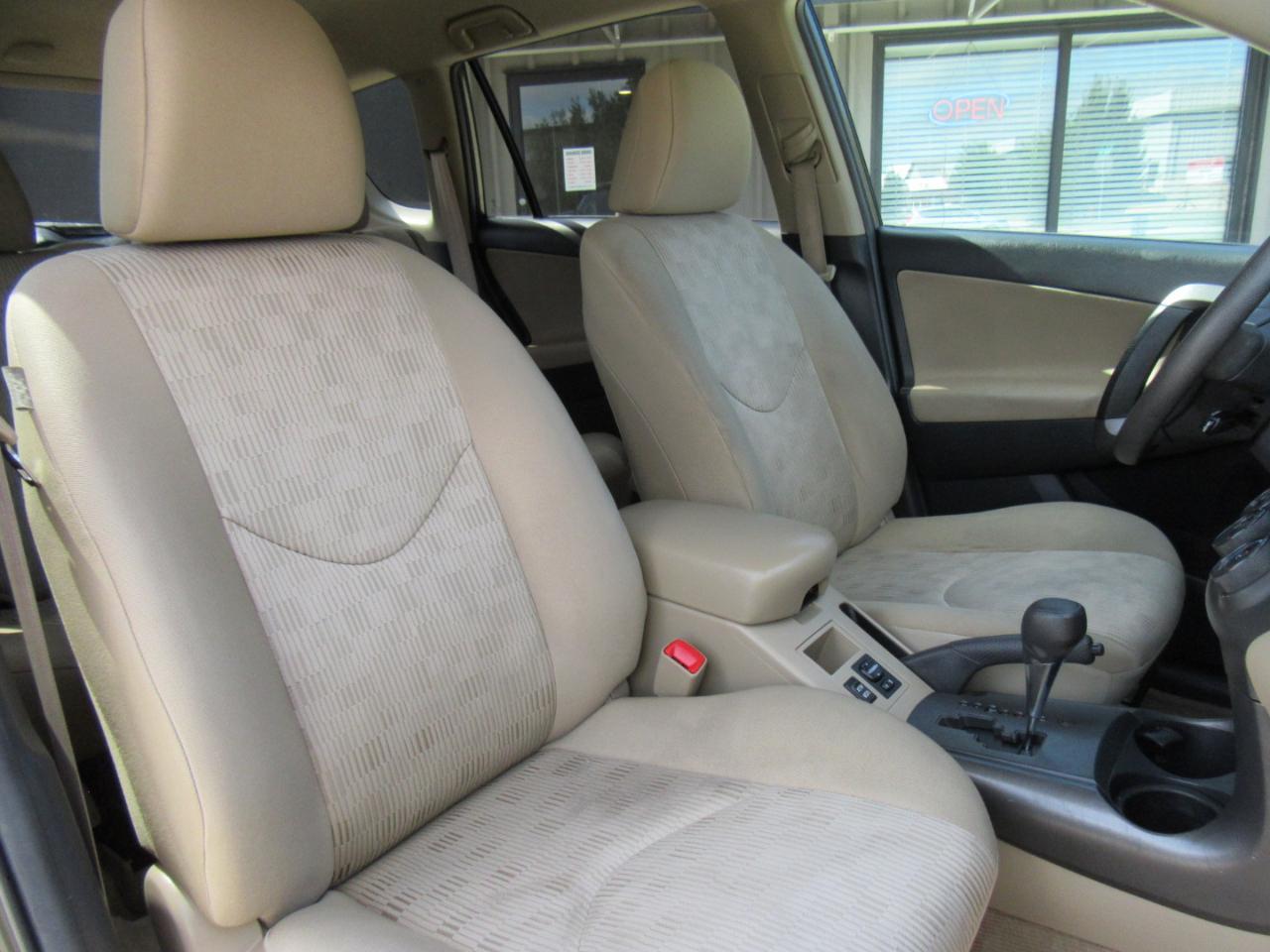 Toyota RAV4  2012