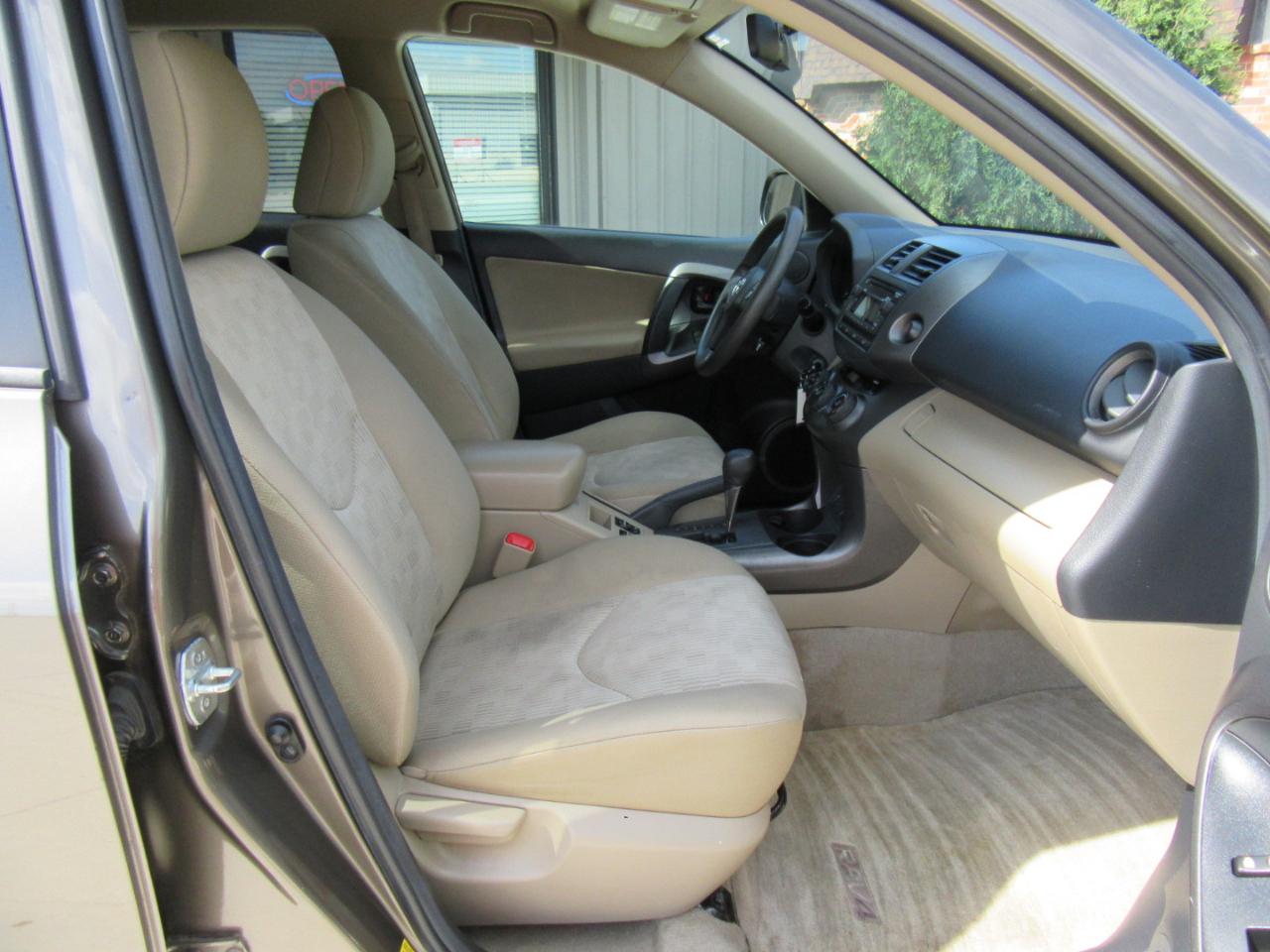 Toyota RAV4  2012