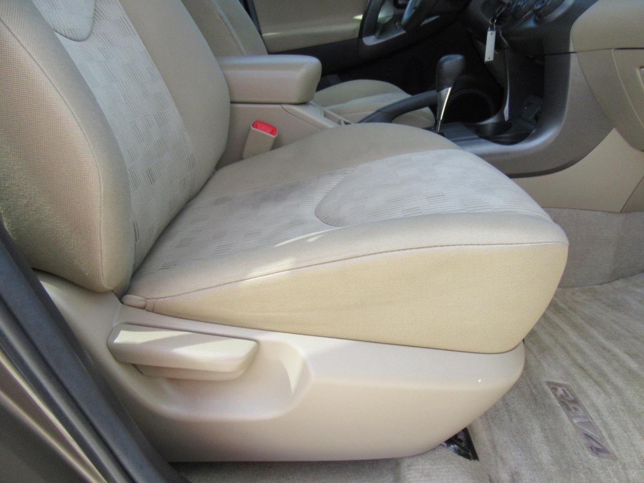 Toyota RAV4  2012