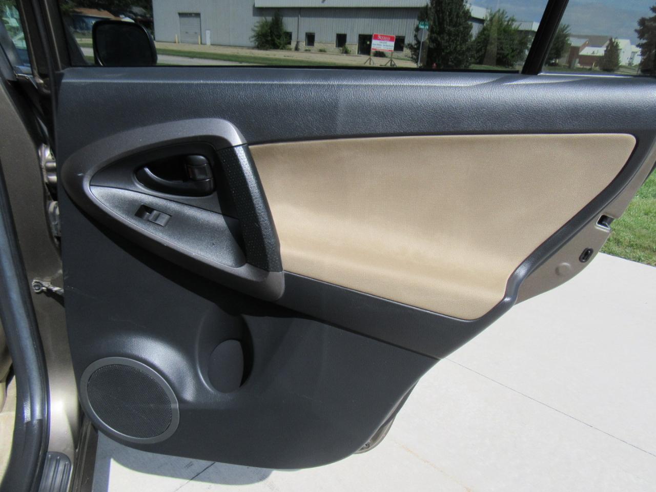 Toyota RAV4  2012