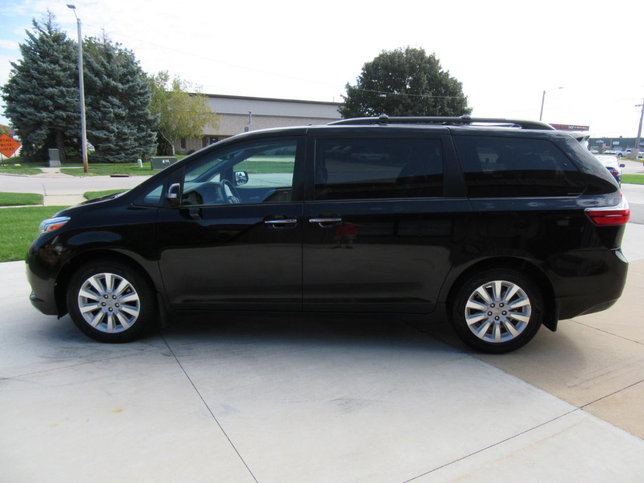 Toyota Sienna Limited AWD 7-Passenger V6 2015