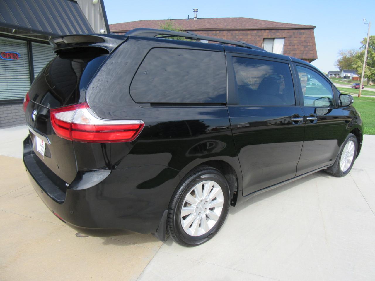 Toyota Sienna Limited AWD 7-Passenger V6 2015