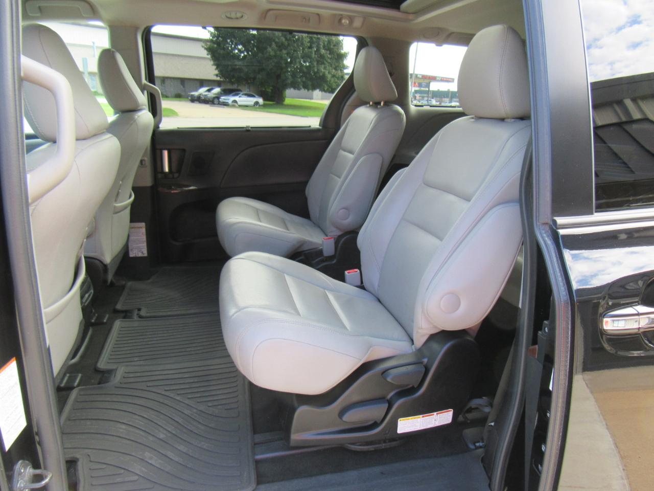 Toyota Sienna Limited AWD 7-Passenger V6 2015