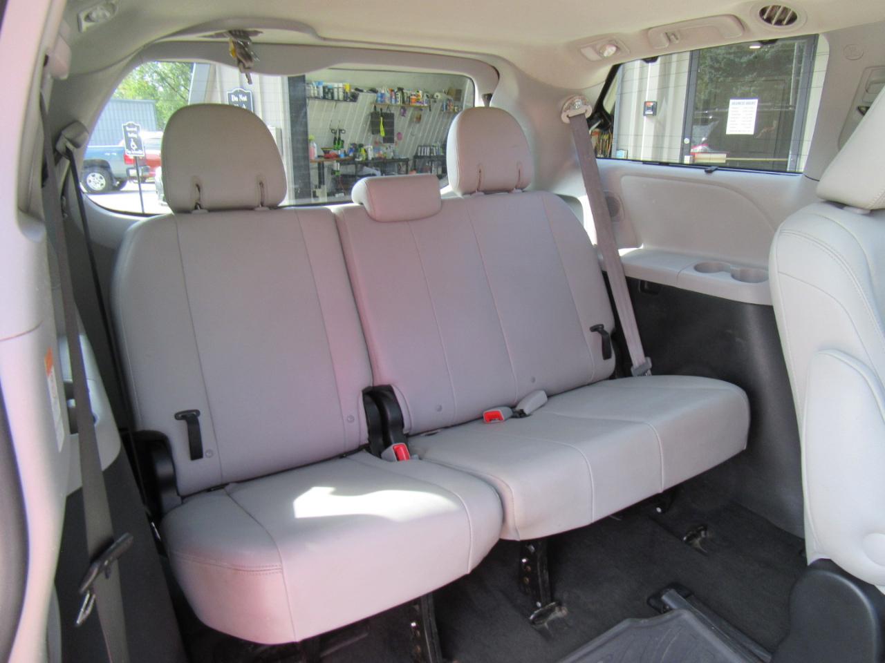 Toyota Sienna Limited AWD 7-Passenger V6 2015