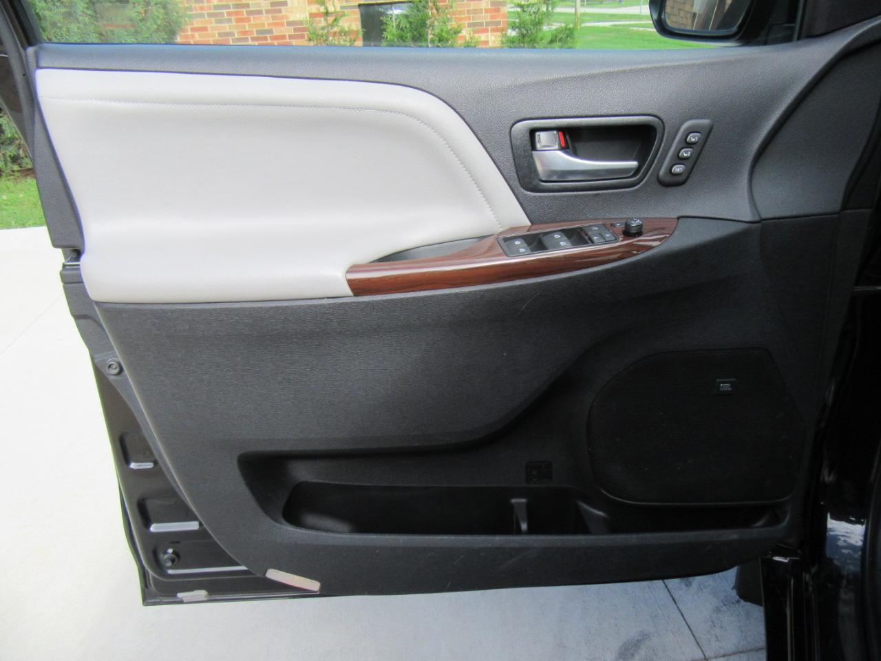 Toyota Sienna Limited AWD 7-Passenger V6 2015