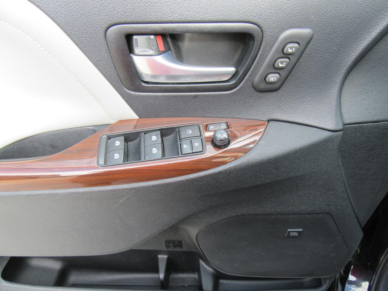 Toyota Sienna Limited AWD 7-Passenger V6 2015