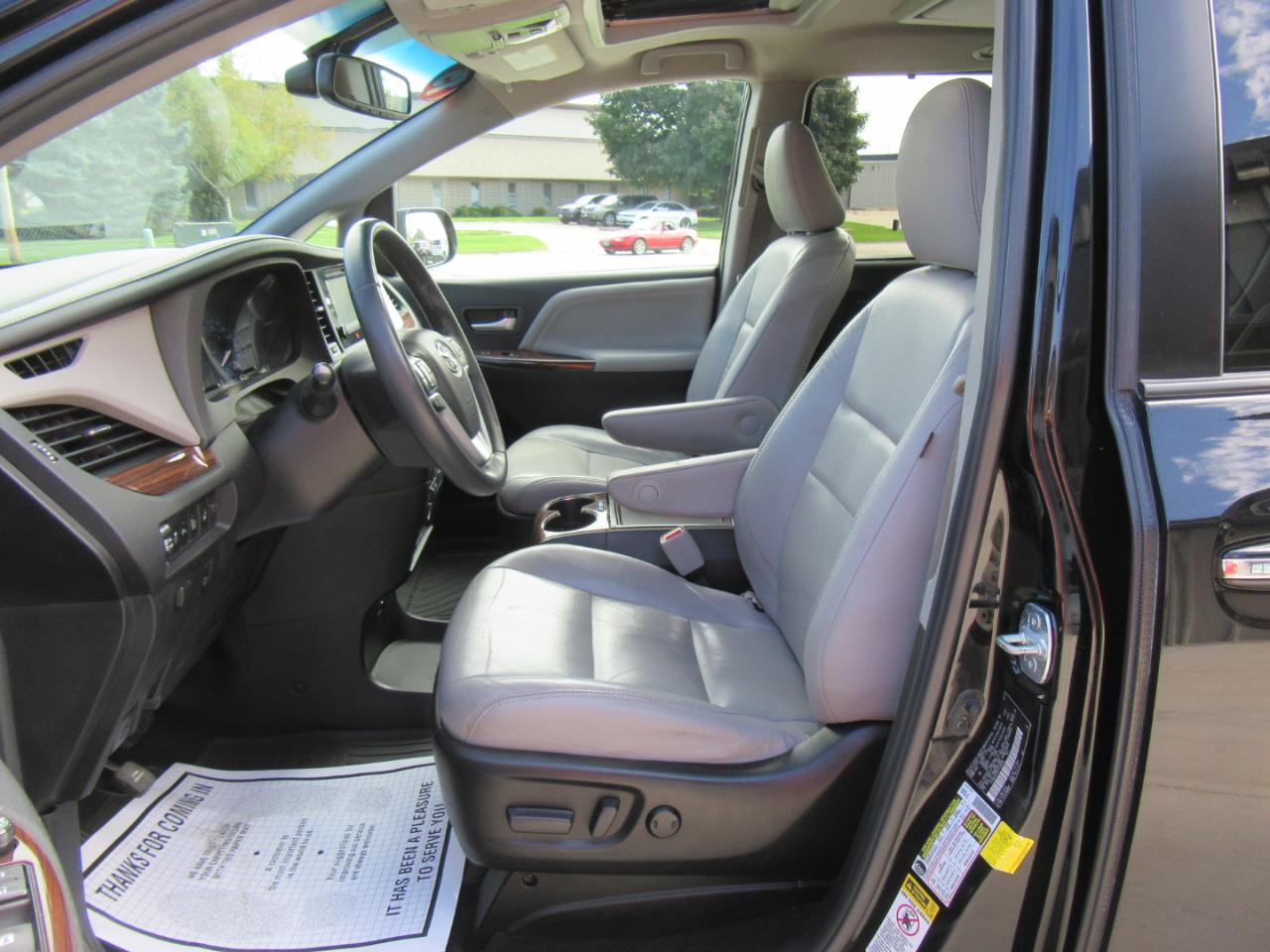 Toyota Sienna Limited AWD 7-Passenger V6 2015