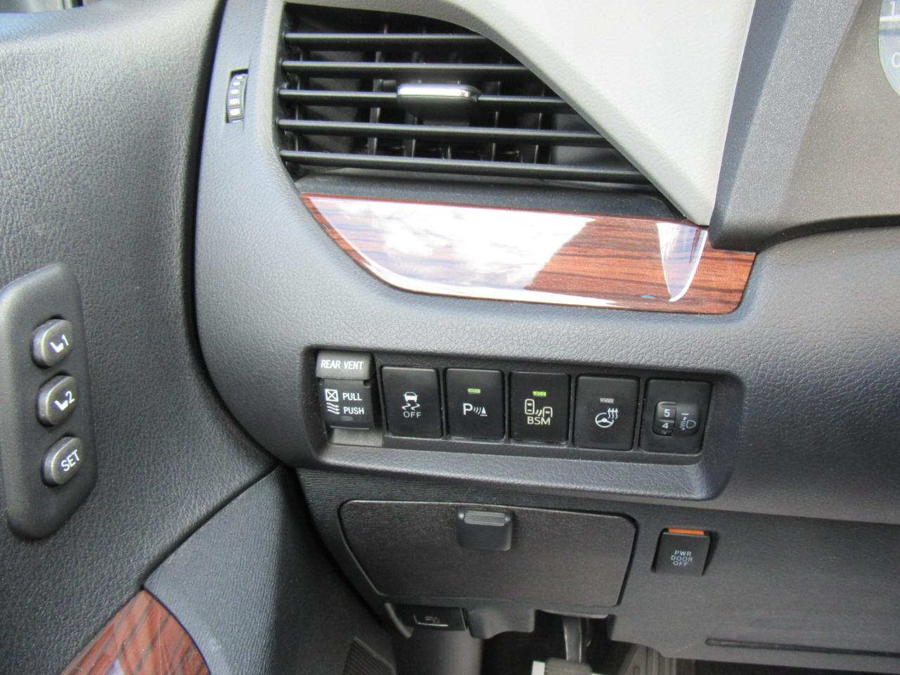 Toyota Sienna Limited AWD 7-Passenger V6 2015