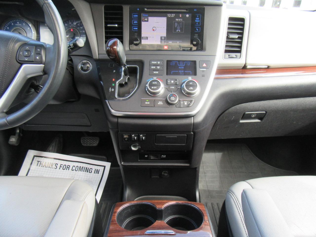 Toyota Sienna Limited AWD 7-Passenger V6 2015
