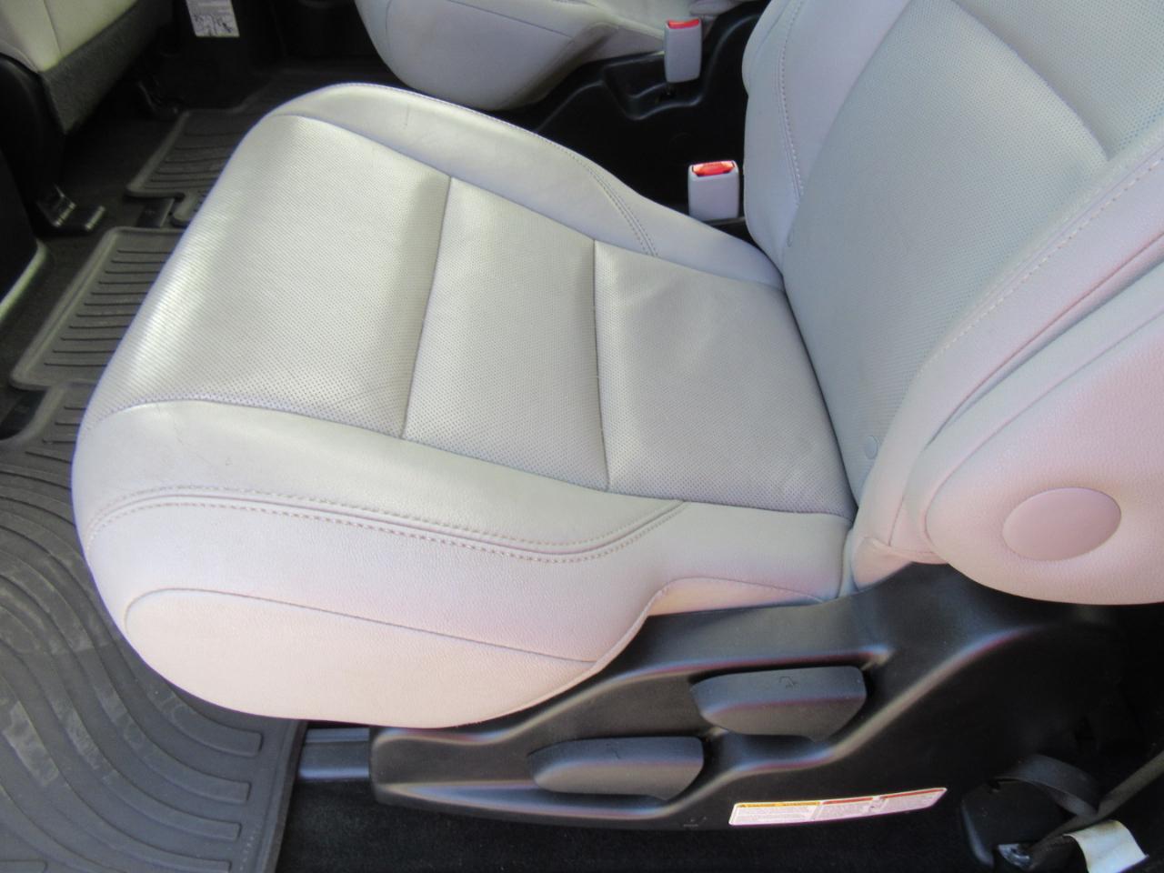 Toyota Sienna Limited AWD 7-Passenger V6 2015