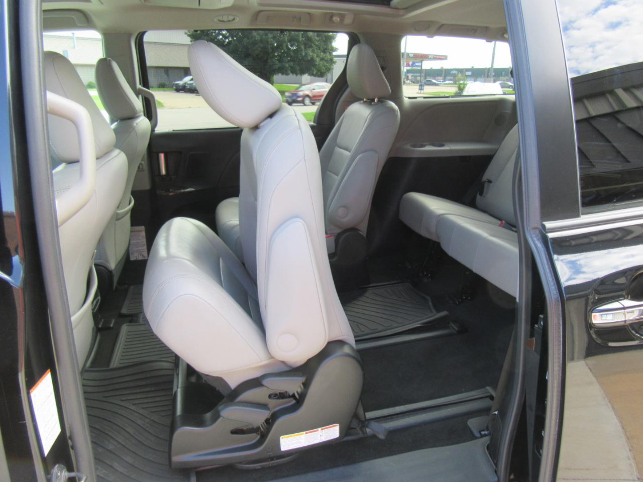 Toyota Sienna Limited AWD 7-Passenger V6 2015