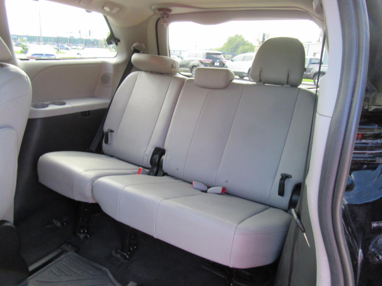 Toyota Sienna Limited AWD 7-Passenger V6 2015