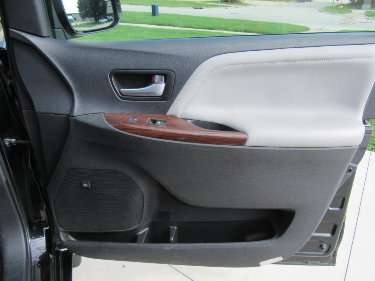 Toyota Sienna Limited AWD 7-Passenger V6 2015