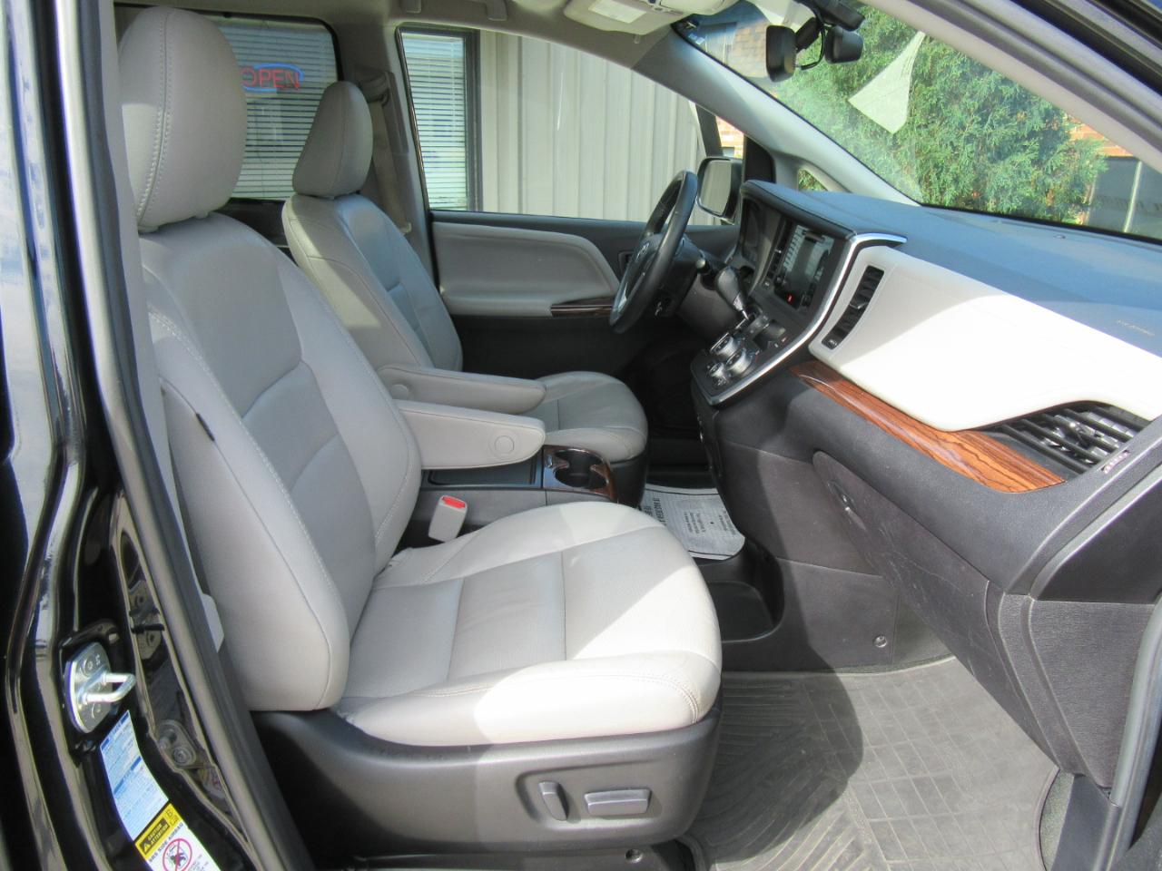 Toyota Sienna Limited AWD 7-Passenger V6 2015