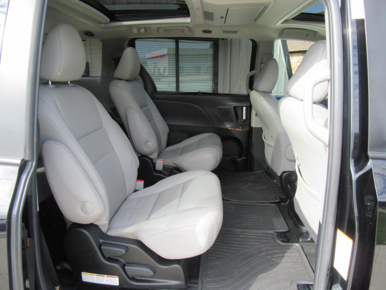 Toyota Sienna Limited AWD 7-Passenger V6 2015