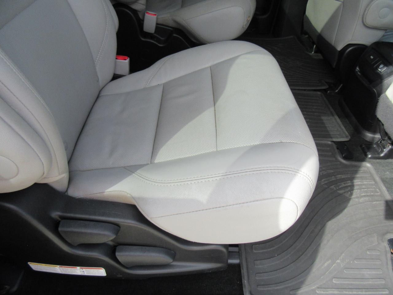 Toyota Sienna Limited AWD 7-Passenger V6 2015