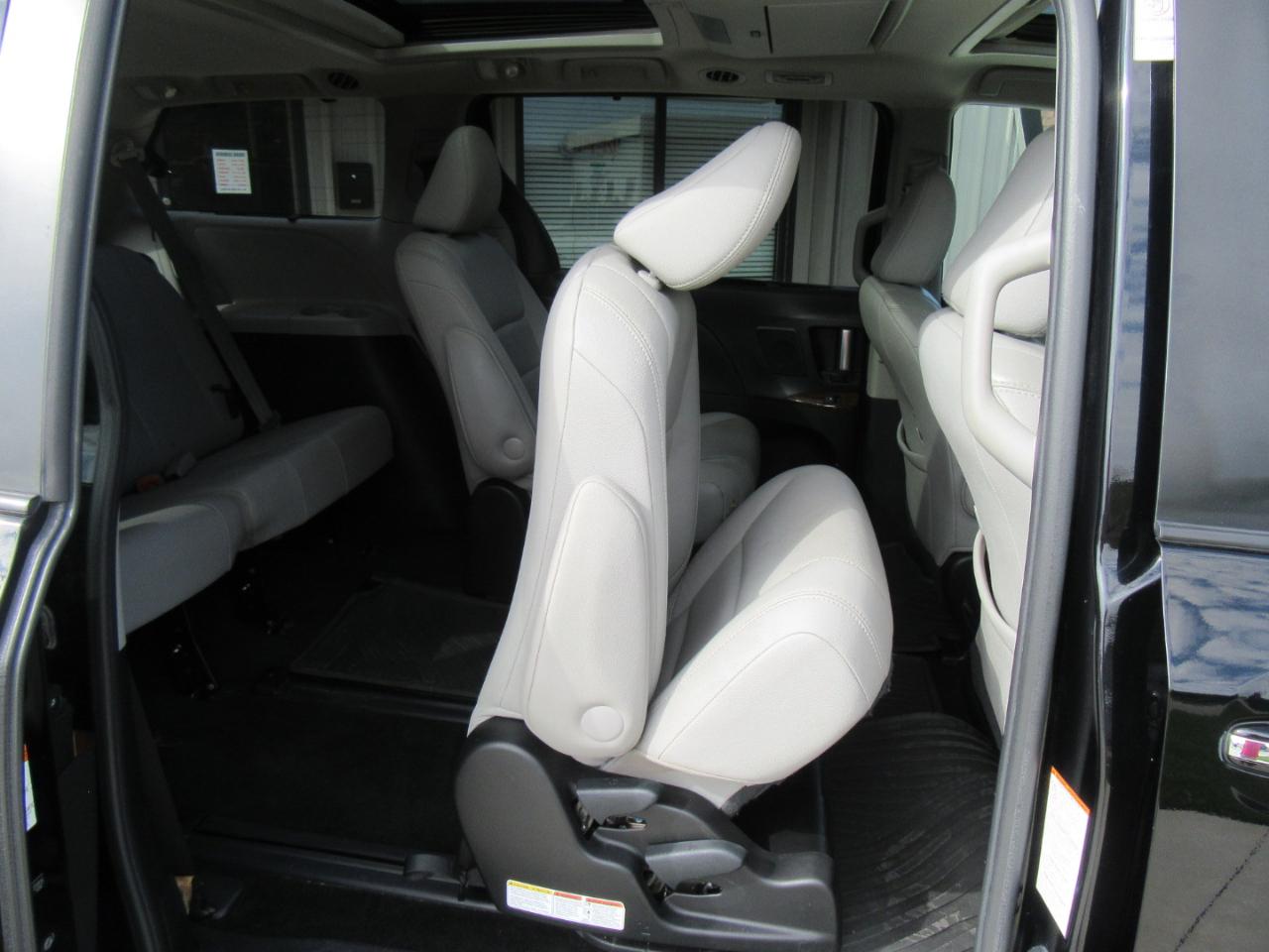 Toyota Sienna Limited AWD 7-Passenger V6 2015