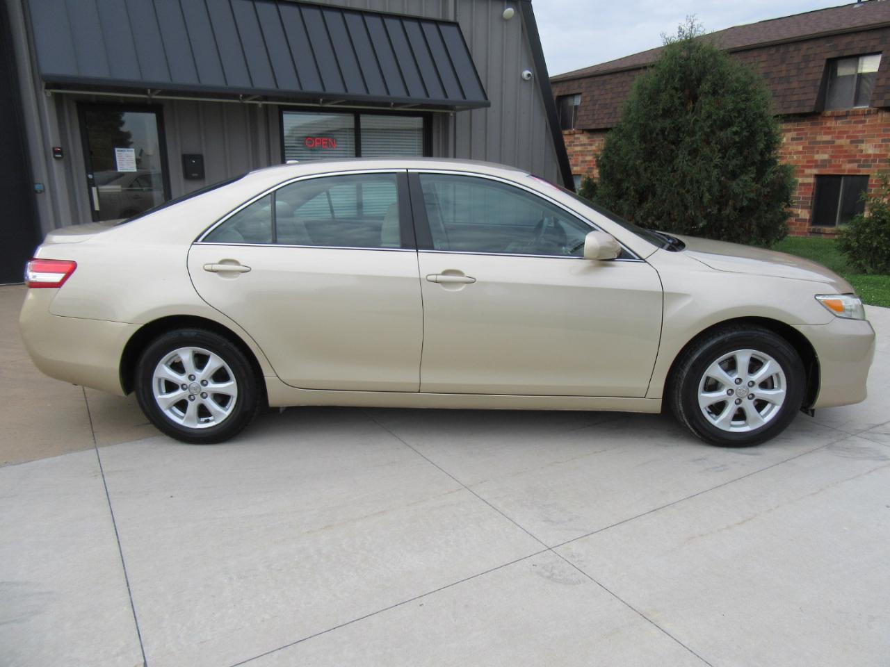 Toyota Camry LE 2011