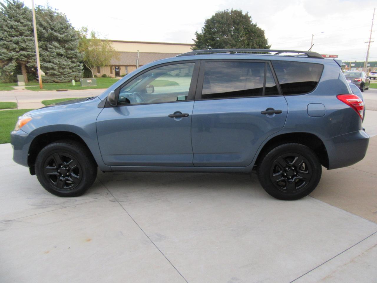 Toyota RAV4 Base 2010