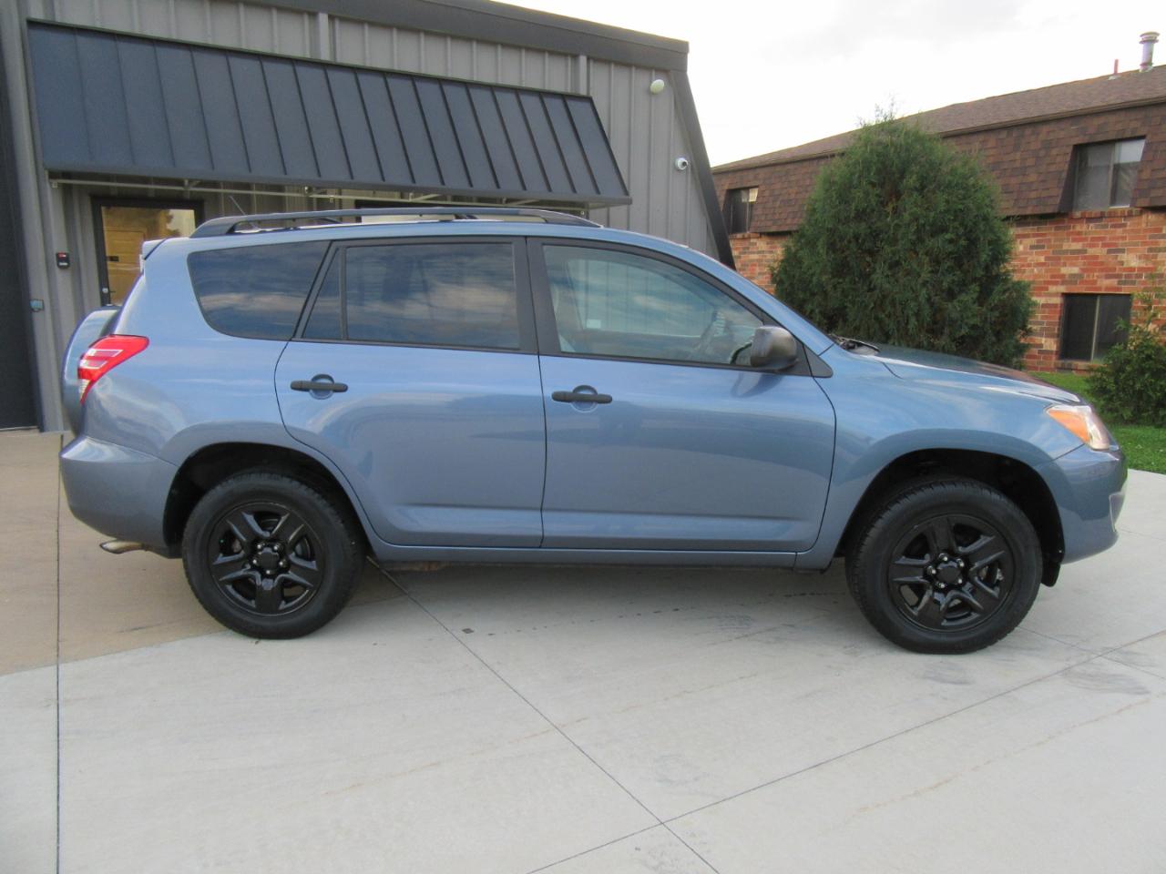 Toyota RAV4 Base 2010