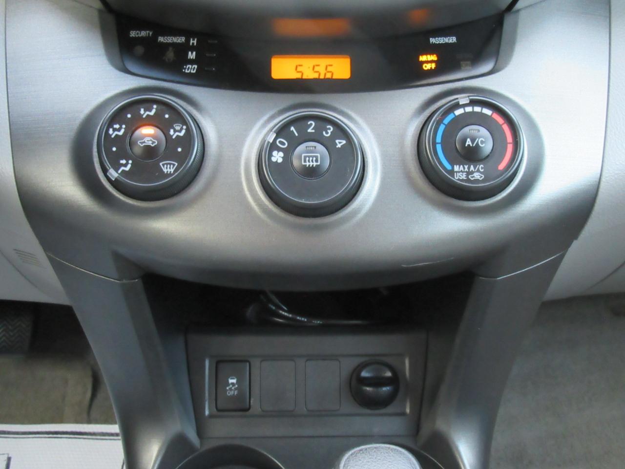 Toyota RAV4 Base 2010